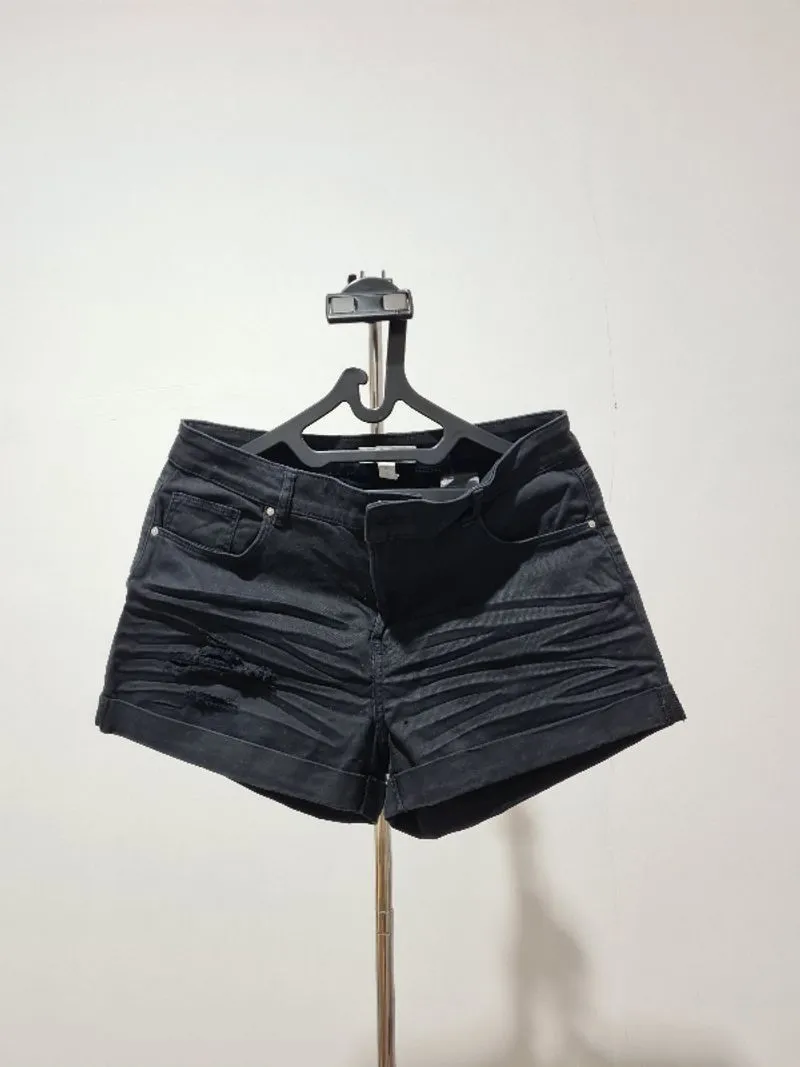 H&M Black Pants / Celana hitam pendek photo 1