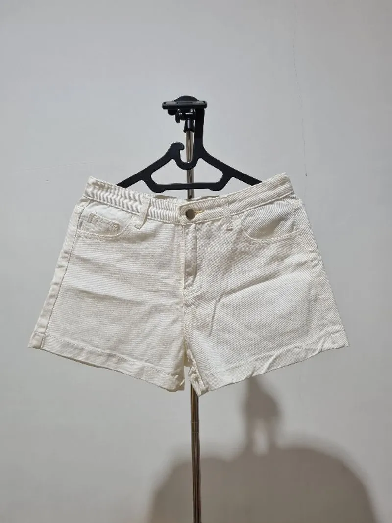Celana pendek putih jeans photo 1