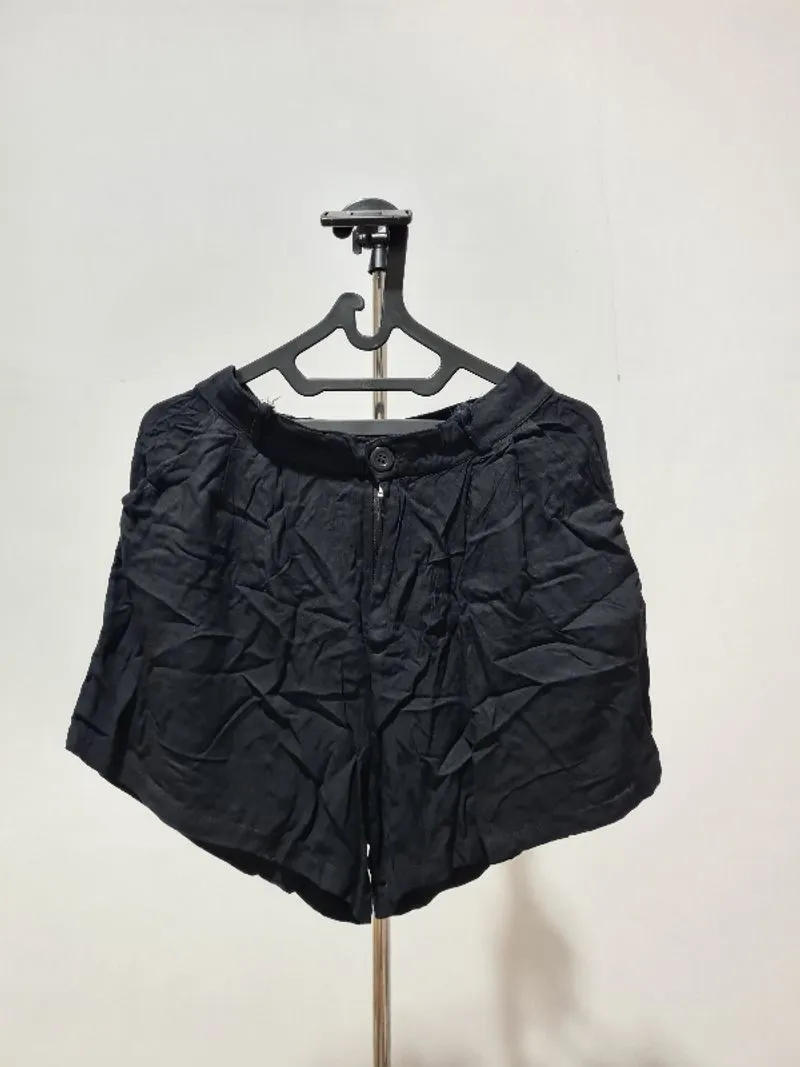 Celana pendek kain hitam photo 1