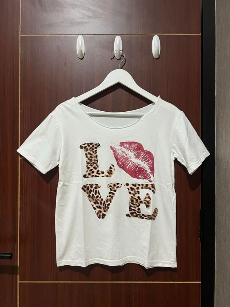 off shoulder cheetah print t shirt photo 1