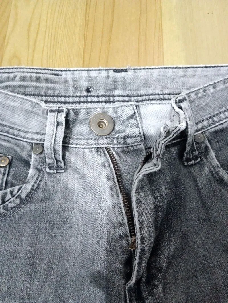 ice jeans abu abu, size muat 29-32 sesuai tag photo 1