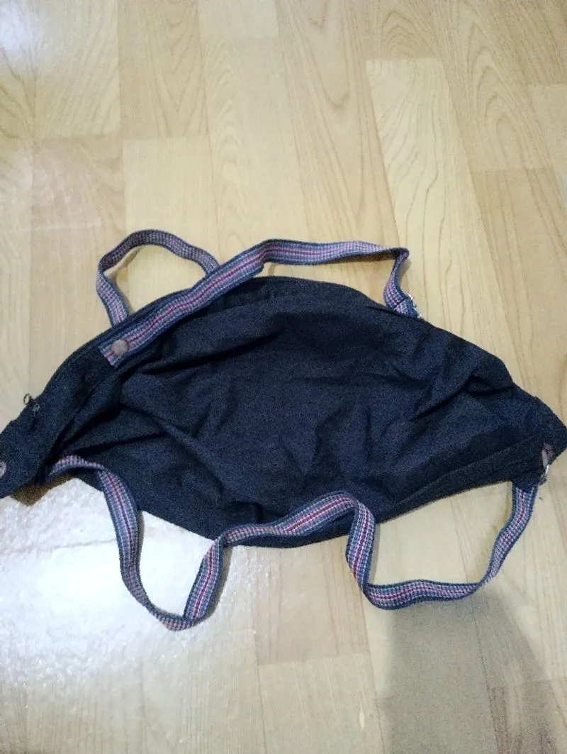 sling bag no brand, garage sale photo 1