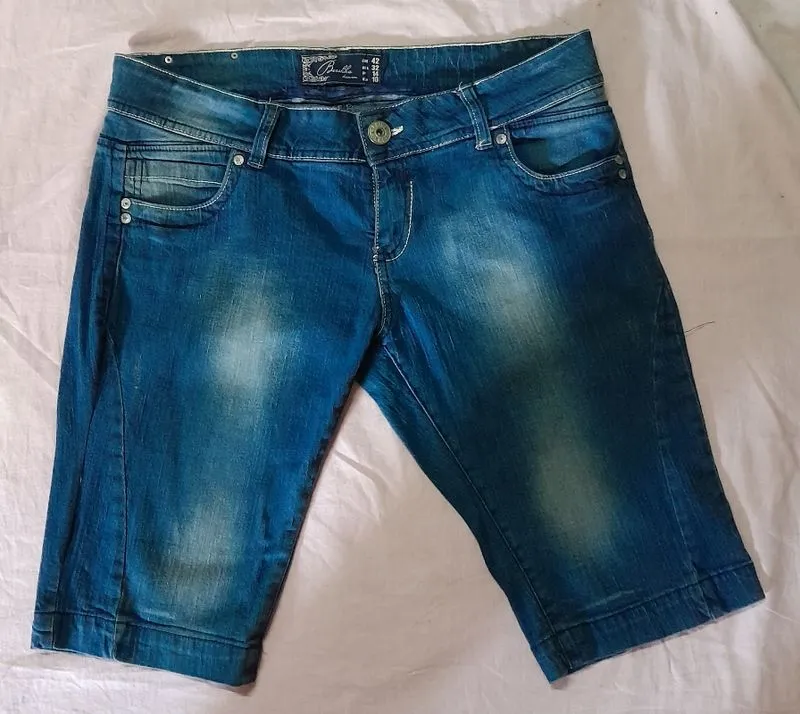 Celana Jeans Pendek Wanita Merek Bershka / Preloved photo 1