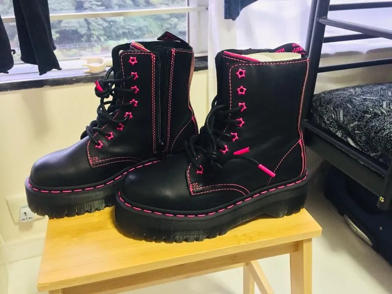 Dr. Martens Goth Boots Wanita pink black photo 1
