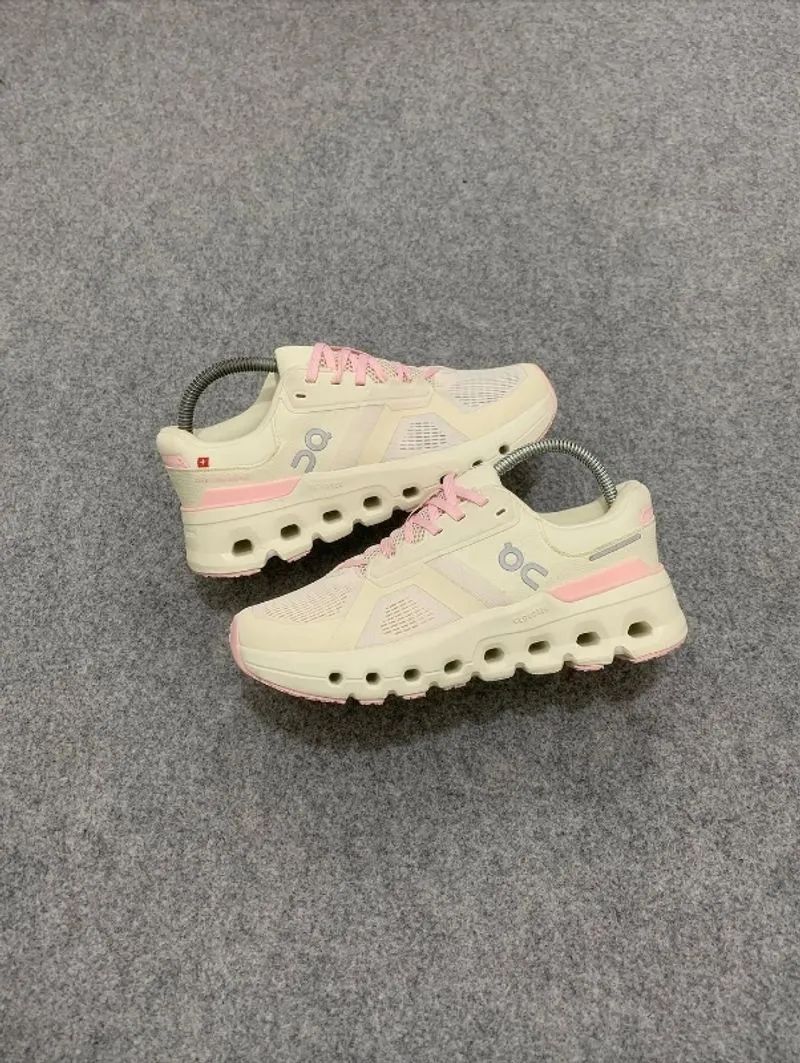 On CLOUDRUNNER 2 WHITE BEGGY PINK ACCENTS ON RUNNING SPORT  photo 1