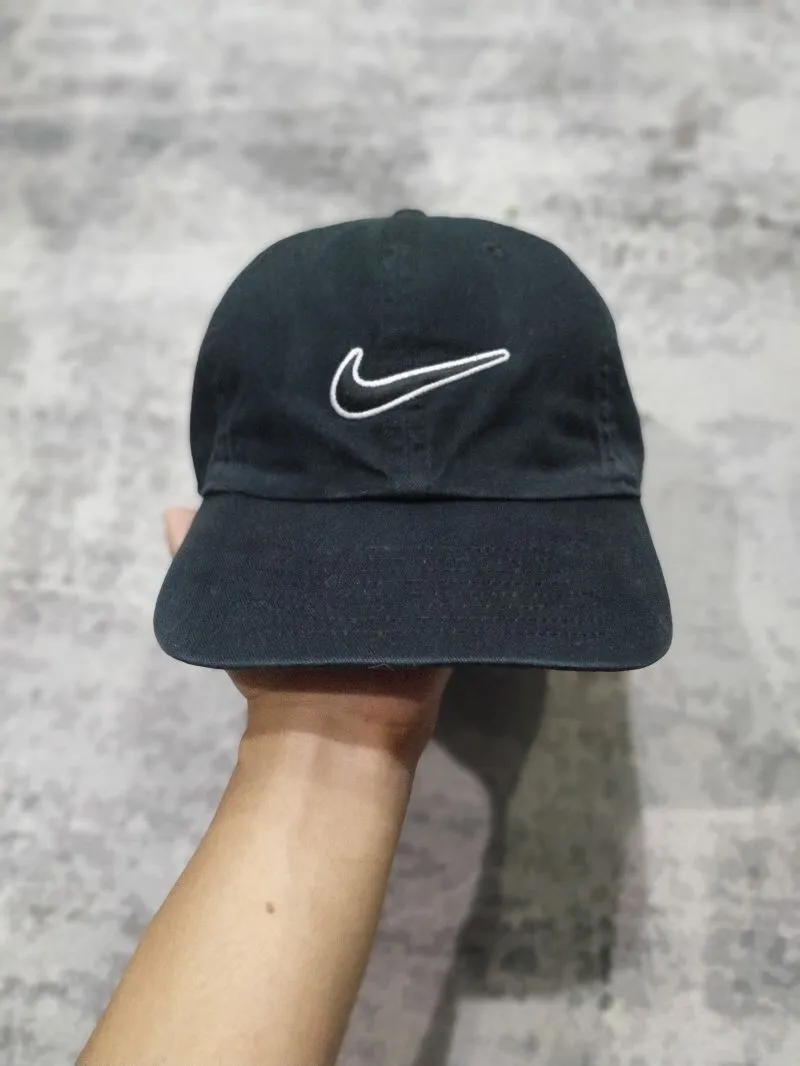 Caps Nike logo center  photo 1