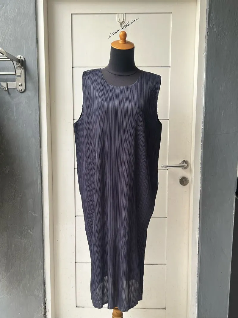 ISSEY MIYAKE PLEATS PLEASE Grey Dress photo 1