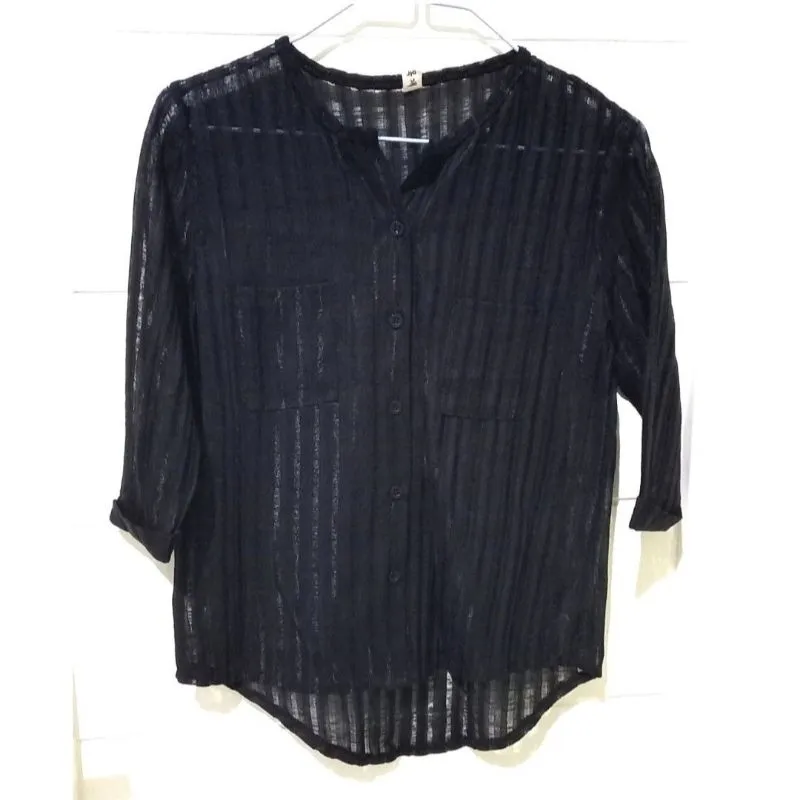 Black shirt photo 1