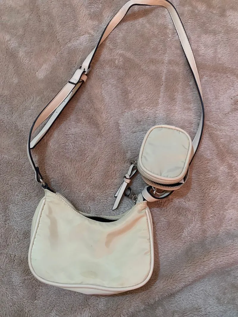 Stradivarius Minimalist Wanita white cream photo 1