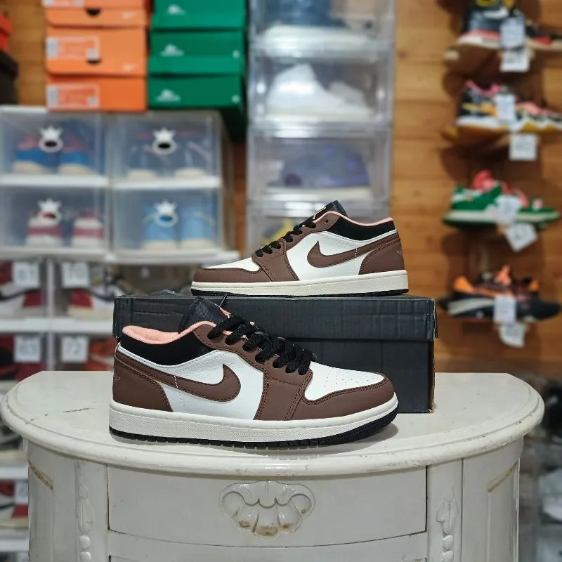 AJ 1 RETRO LOW Crimson Mocha BNIB 40&42 photo 1