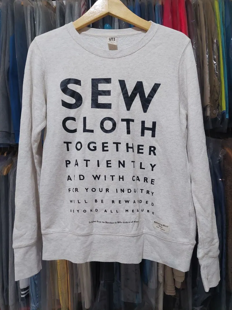 Uniqlo Casual Sweater Wanita gray photo 1