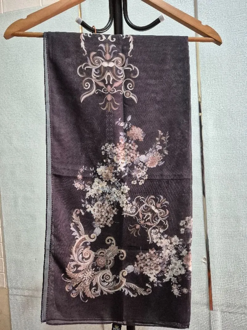 Hijab Segiempat Motif Floral Hitam – NEW (Belum Pernah Dipak photo 1