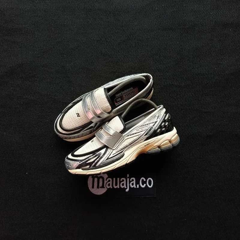 New Balance 1906L Silver Metallic Black photo 1