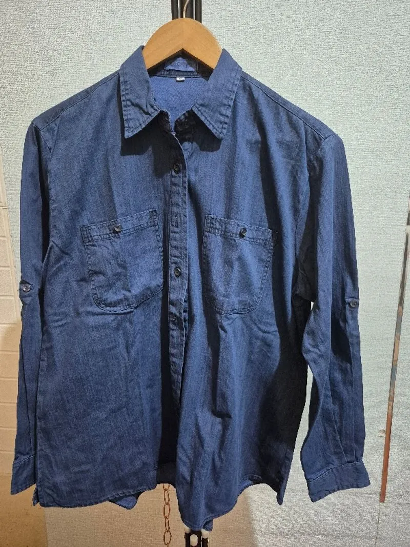 Kemeja Denim Navy Wanita – Baru (Size M) photo 1