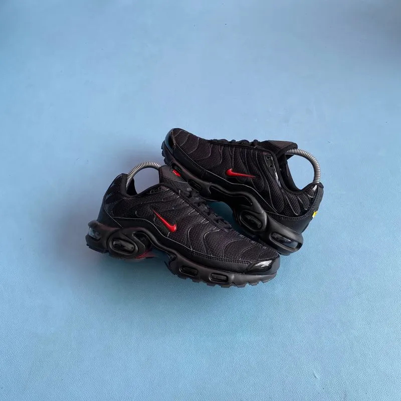 Nike Streetwear Sneakers Pria red black photo 1