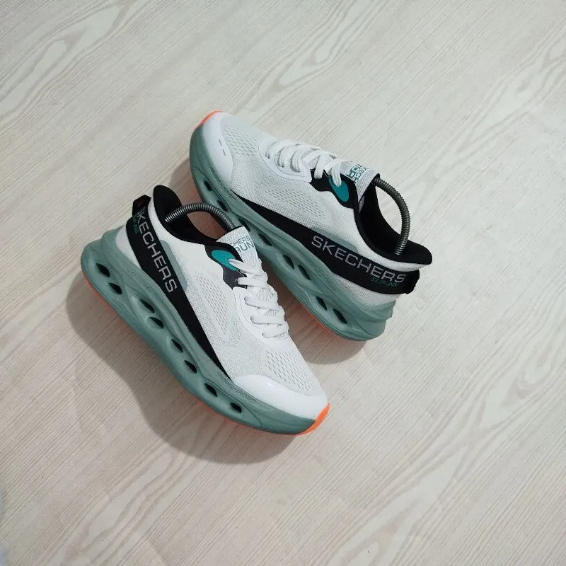 Skechers photo 1