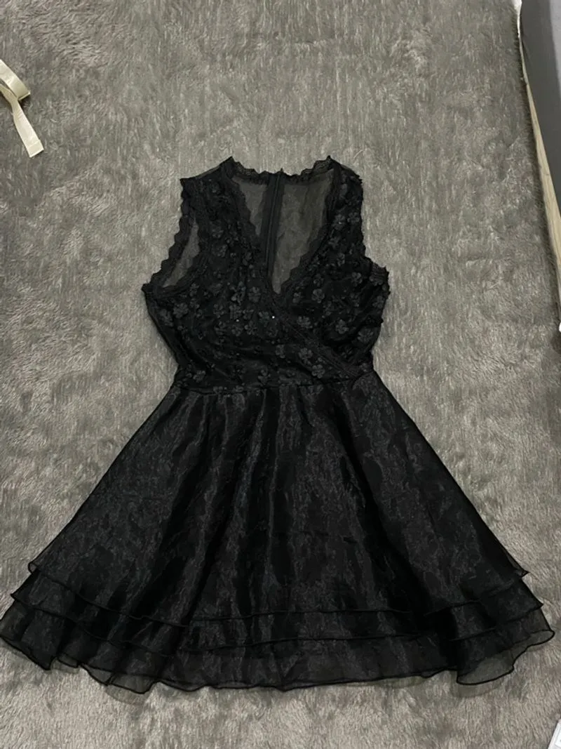 black dress photo 1