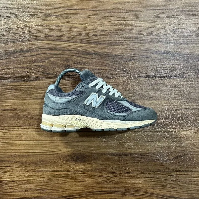 New Balance 2002r "Vintage Grey Black White"
M2002RHO photo 1