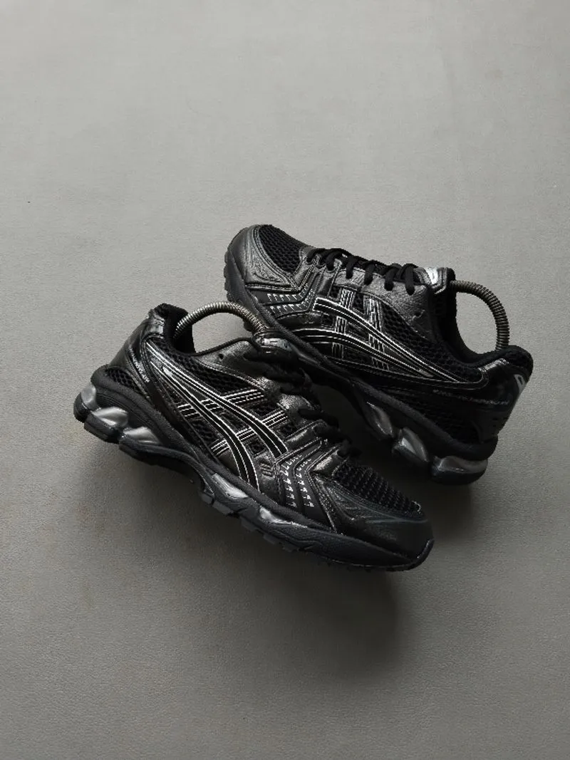 asics photo 1