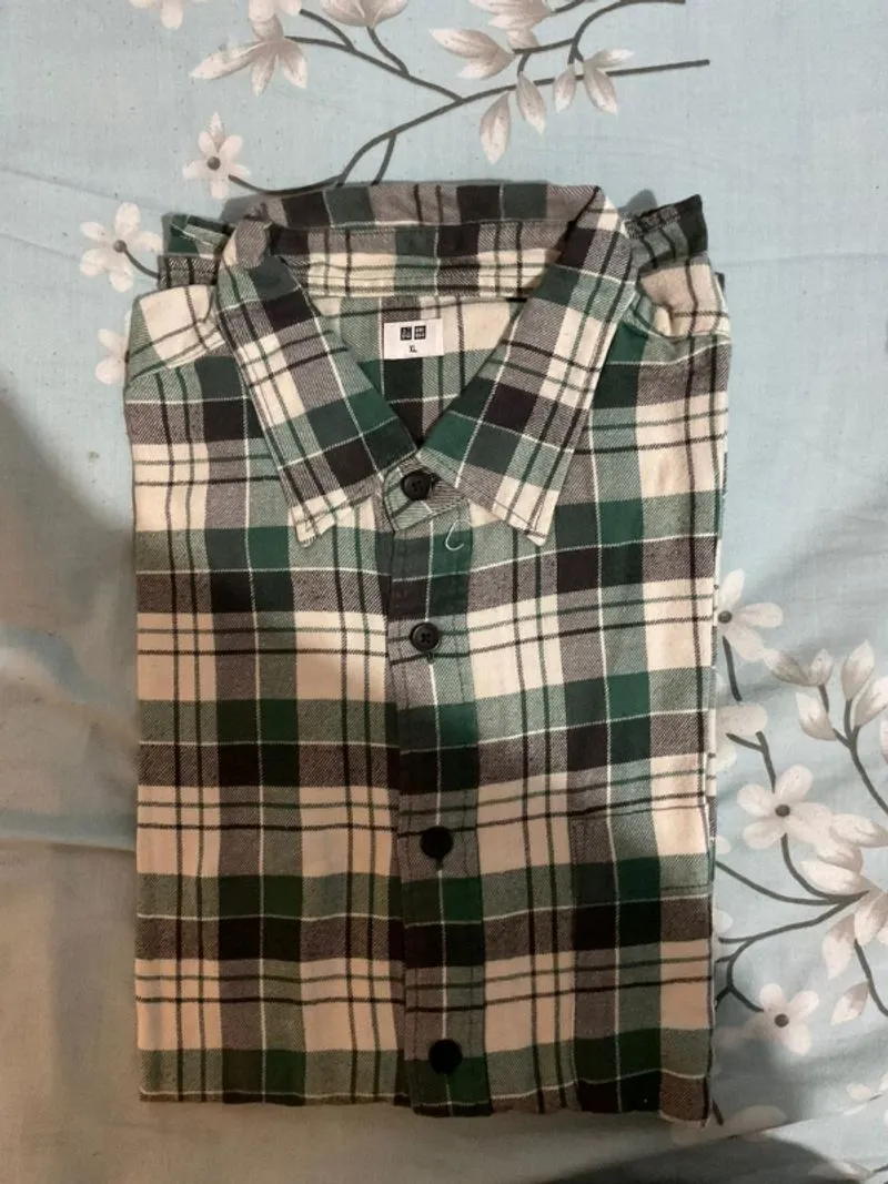 UNIQLO KEMEJA FLANEL LENGAN PANJANG photo 1