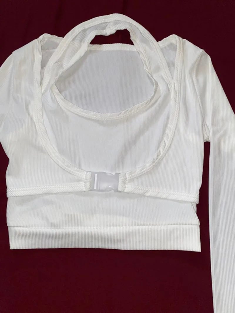 white crop top photo 1