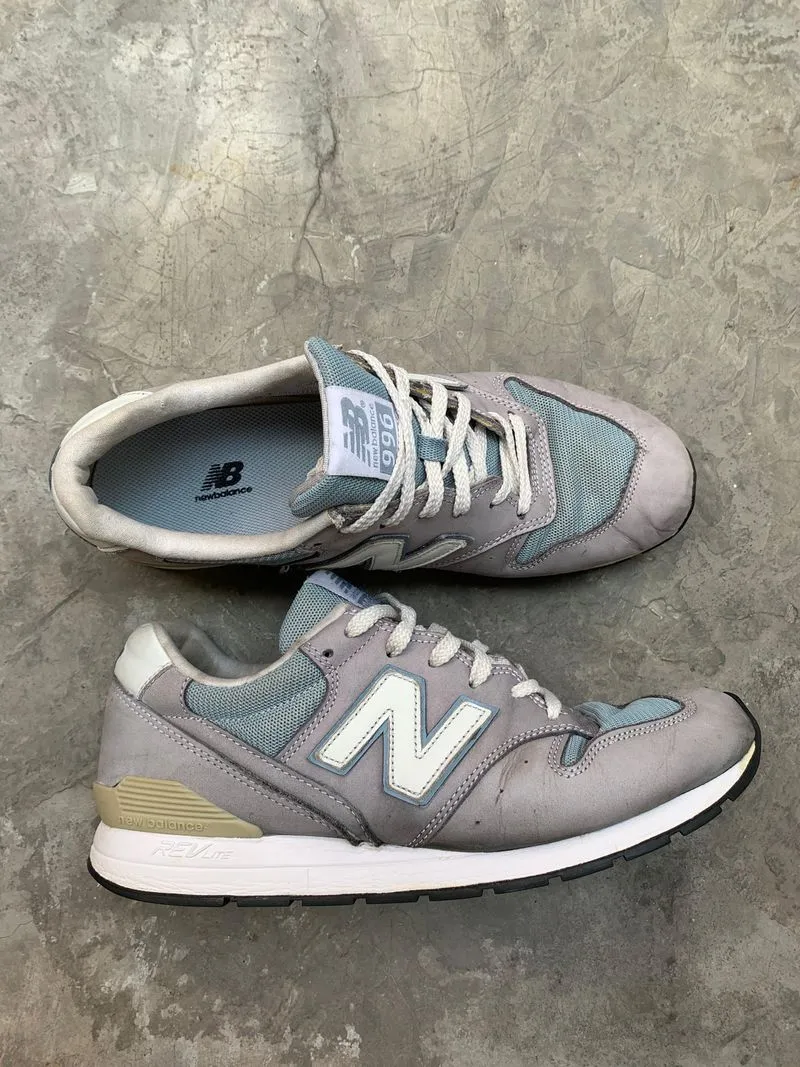 New Balance Casual Sneakers Pria gray photo 1