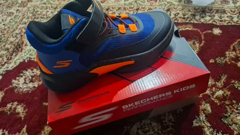 SKETCHER Sepatu photo 1