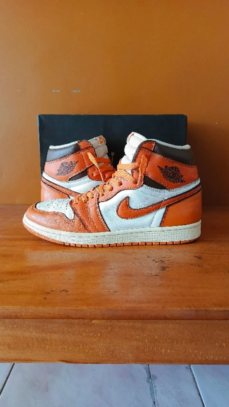 AJ 1 Retro High Wmns Starfish 44,5 photo 1