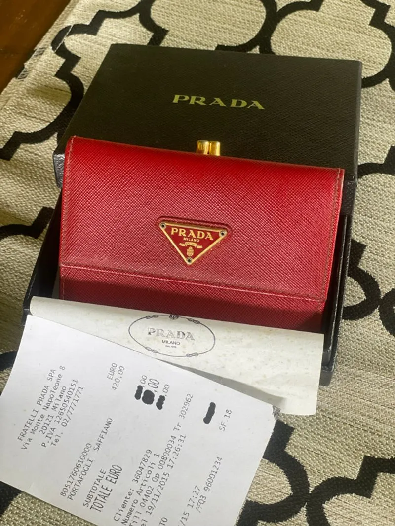 Prada Wallet Authentic  photo 1