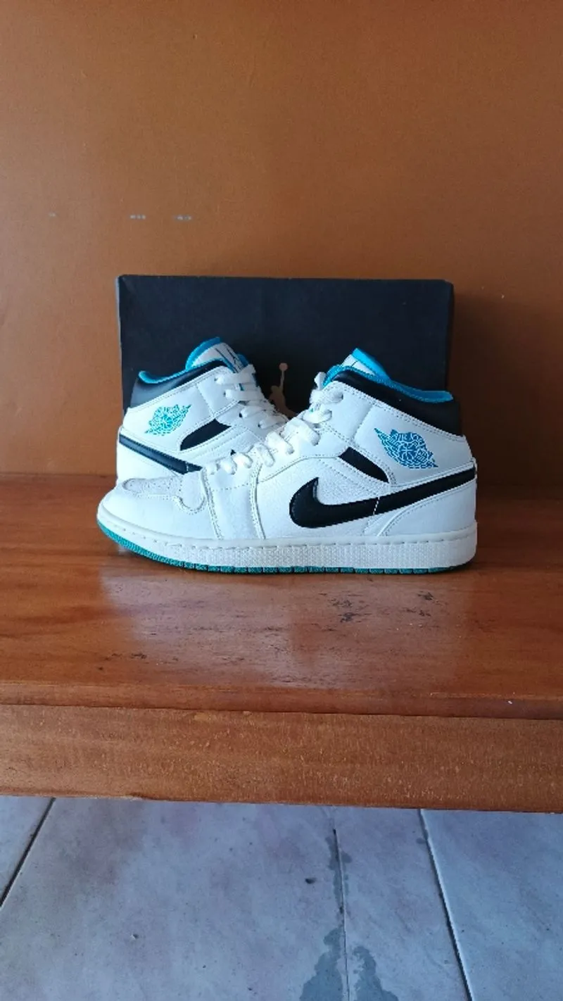 AJ 1 Retro Mid Laser Blue 43 photo 1