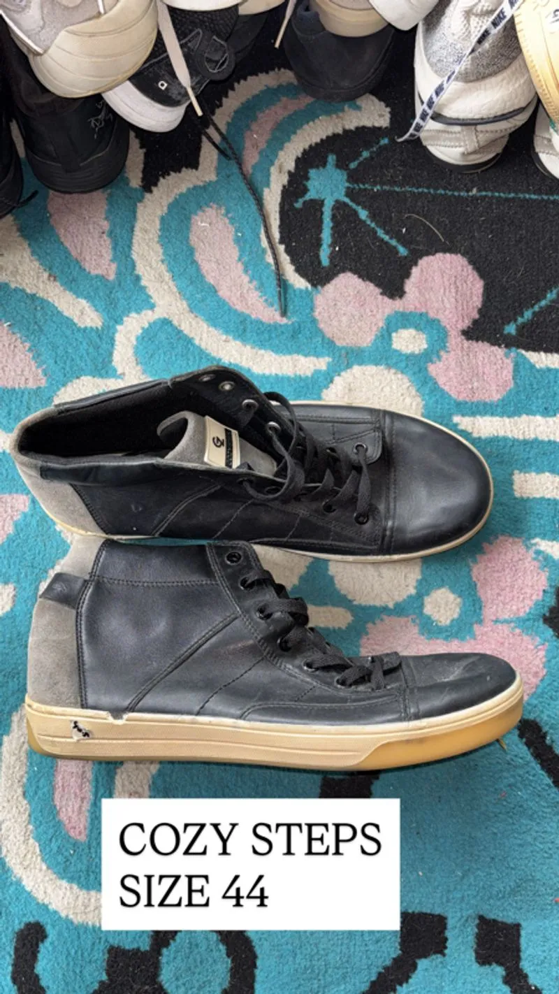 Sepatu Cozy Step photo 1