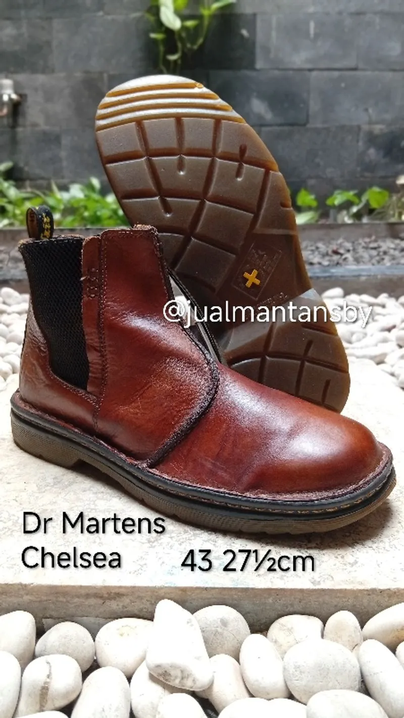 Dr Martens Chelsea Boots. photo 1