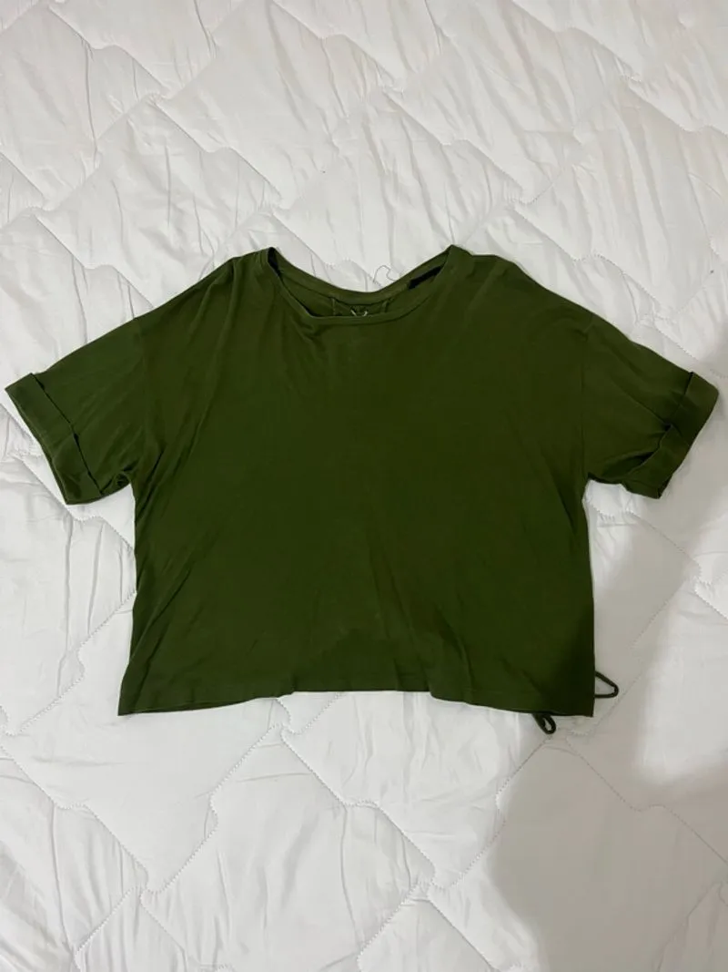 Crop t-shirt photo 1