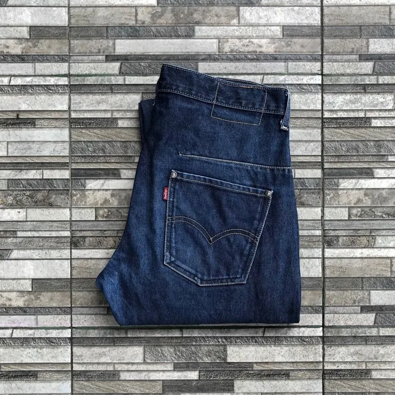LEVI'S ENGINEERED DARK BLUE JEANS photo 1