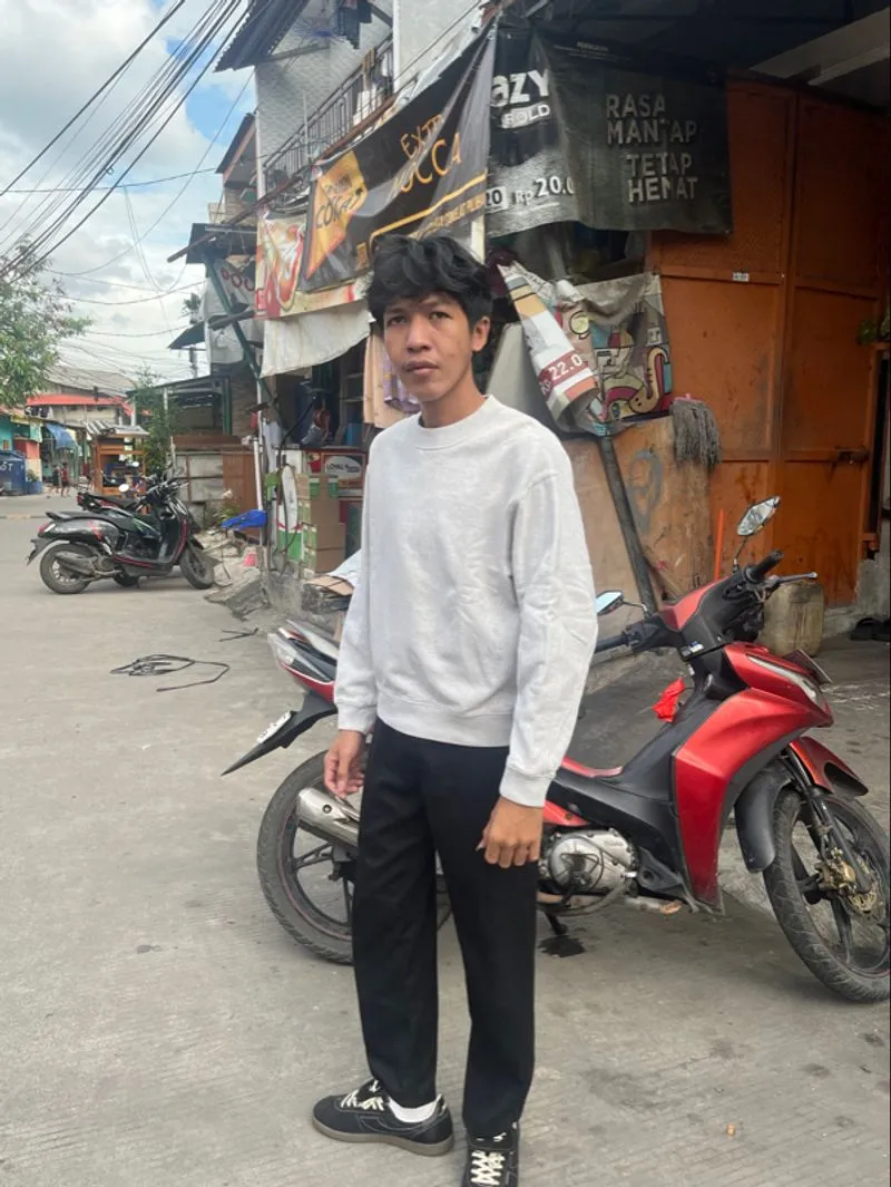 Crewneck cn sweater uniqlo photo 1