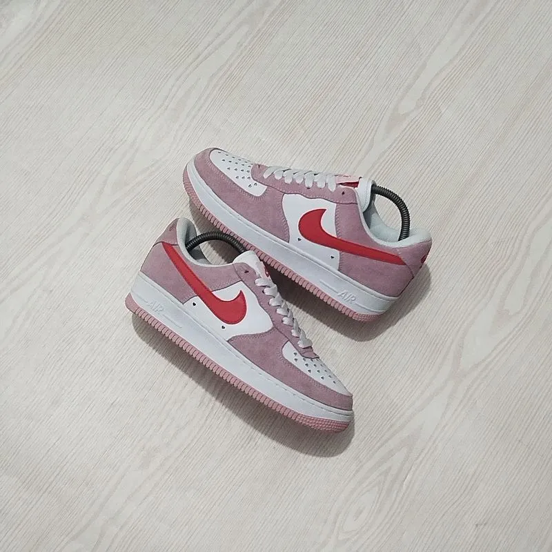 Nike Air Force 1 Low photo 1