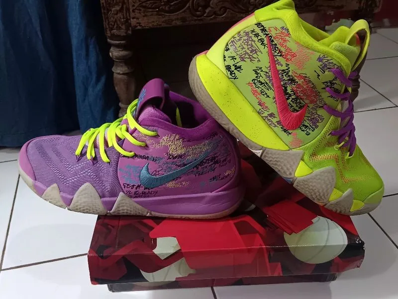 NIKE Kyrie confetti 4 missmatch color photo 1