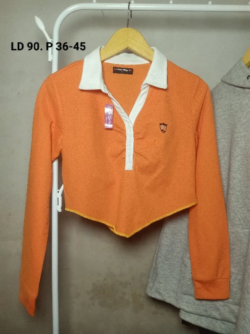 Kaos olahraga crop kancing kerah orange photo 1