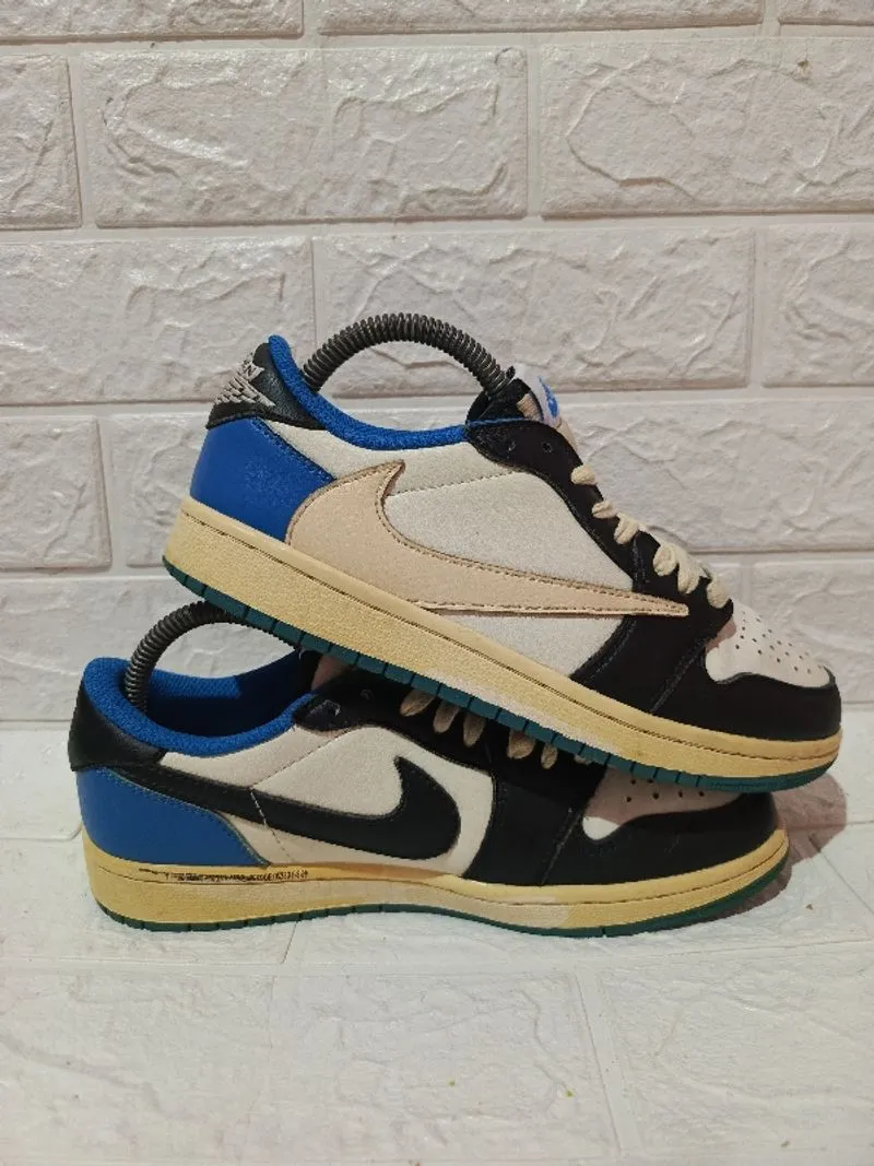 Air Jordan 1 low Travis Scott X Fragment photo 1
