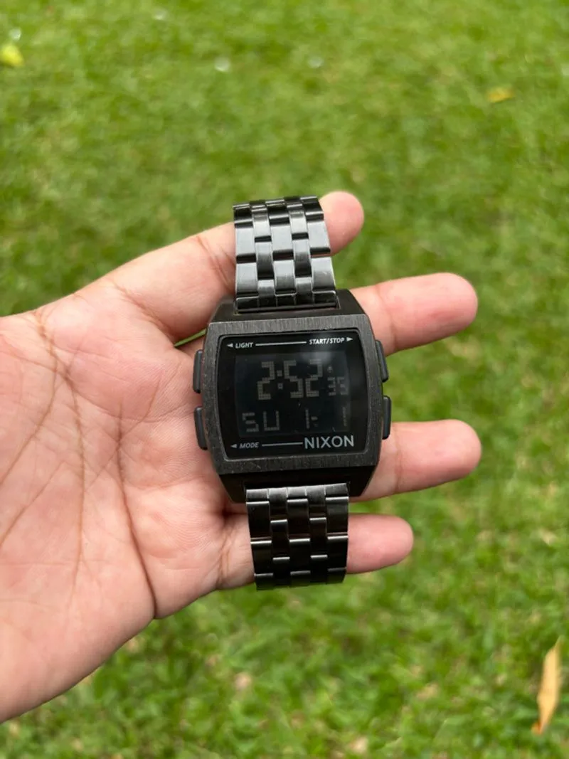 JAM NIXON DIGITAL HITAM photo 1