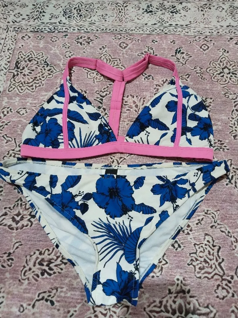 Bikini Insight  photo 1