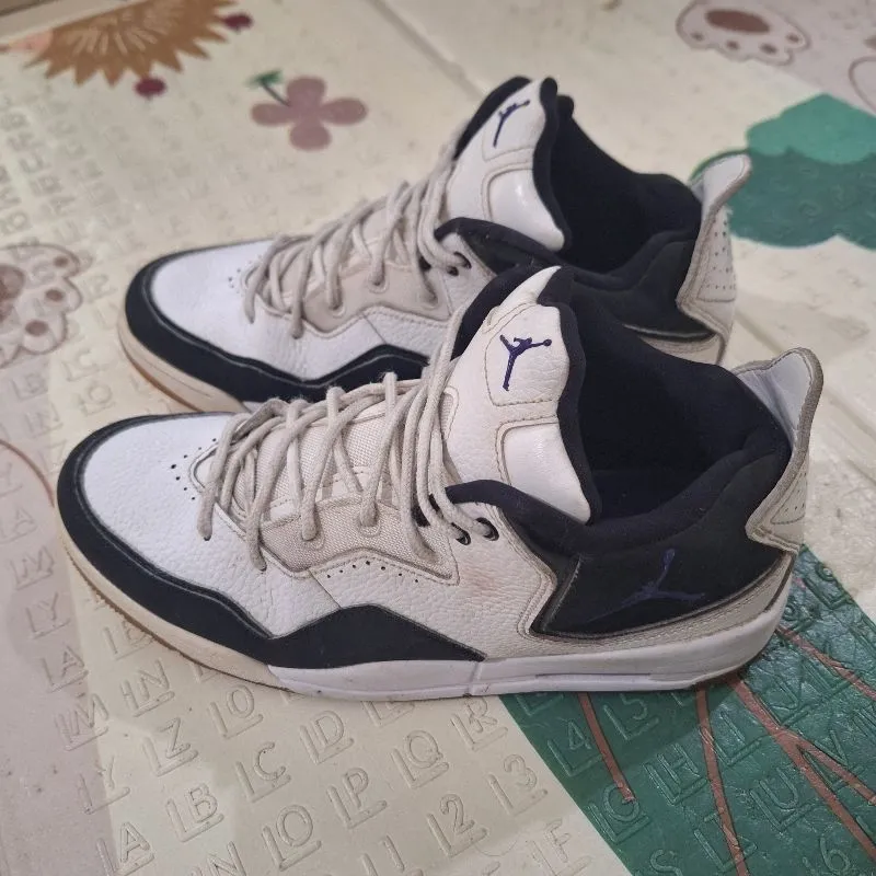 Sepatu Air Jordan  Courtside Size 42 / 26,5 cm photo 1