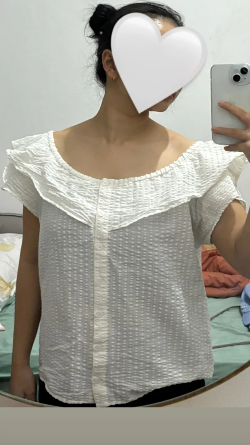 Off the shoulder - White photo 1
