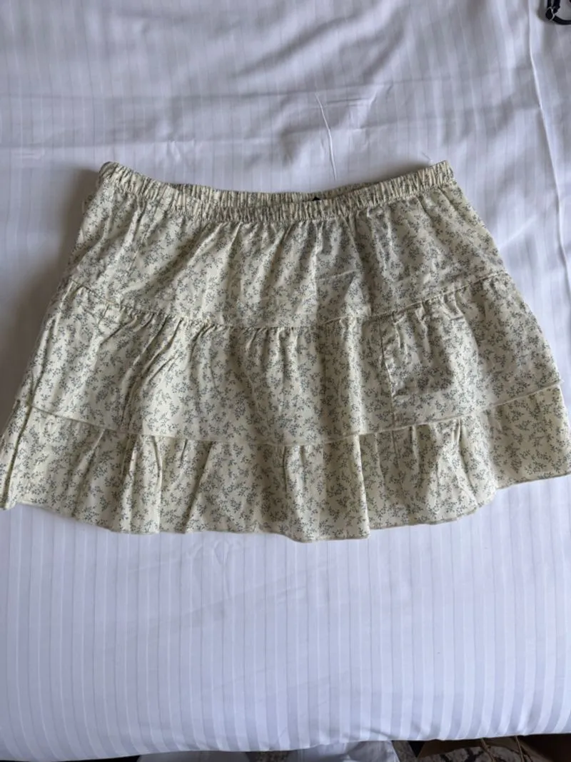 BRAND NEW Nicolette floral tiered mini skirt photo 1