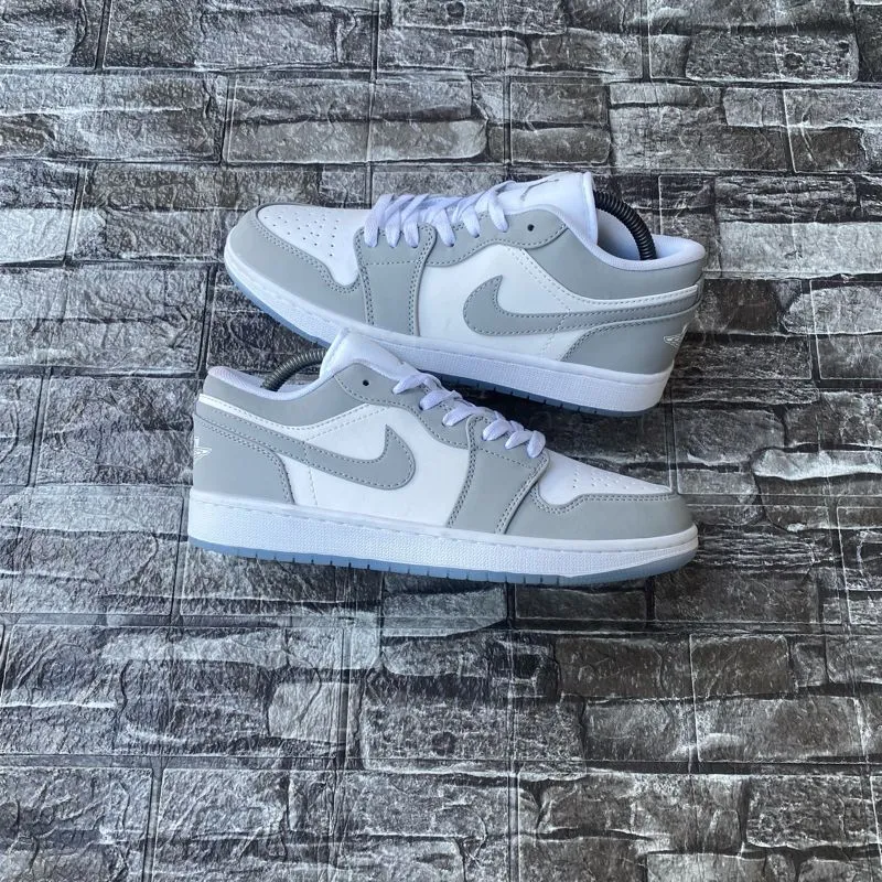 Nike Air Jordan photo 1