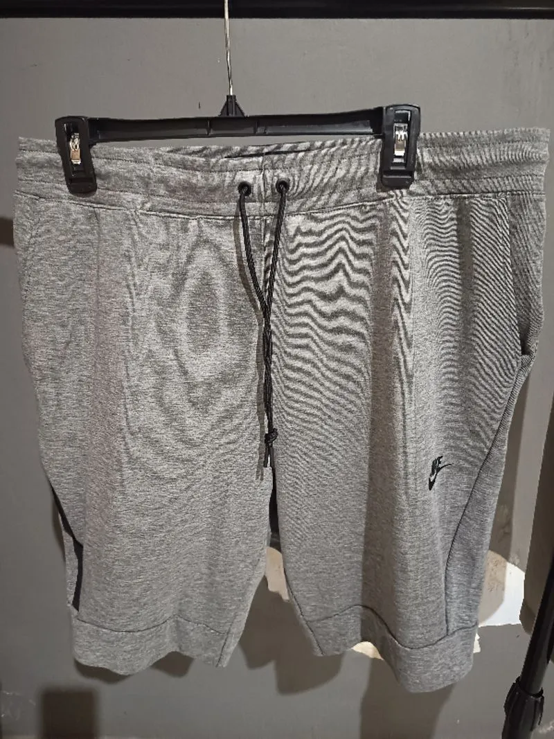 Nike tech photo 1