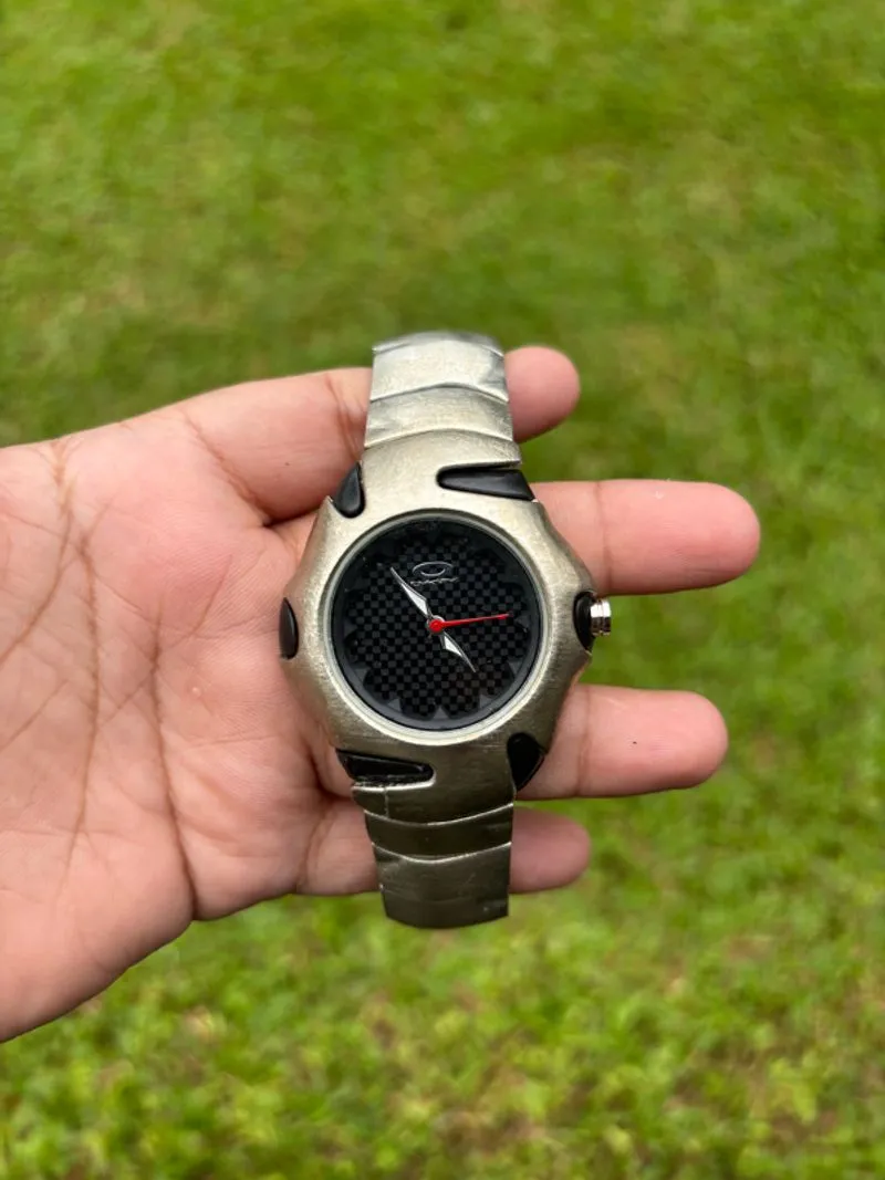 JAM OAKLEY BLADE DIAL HITAM photo 1