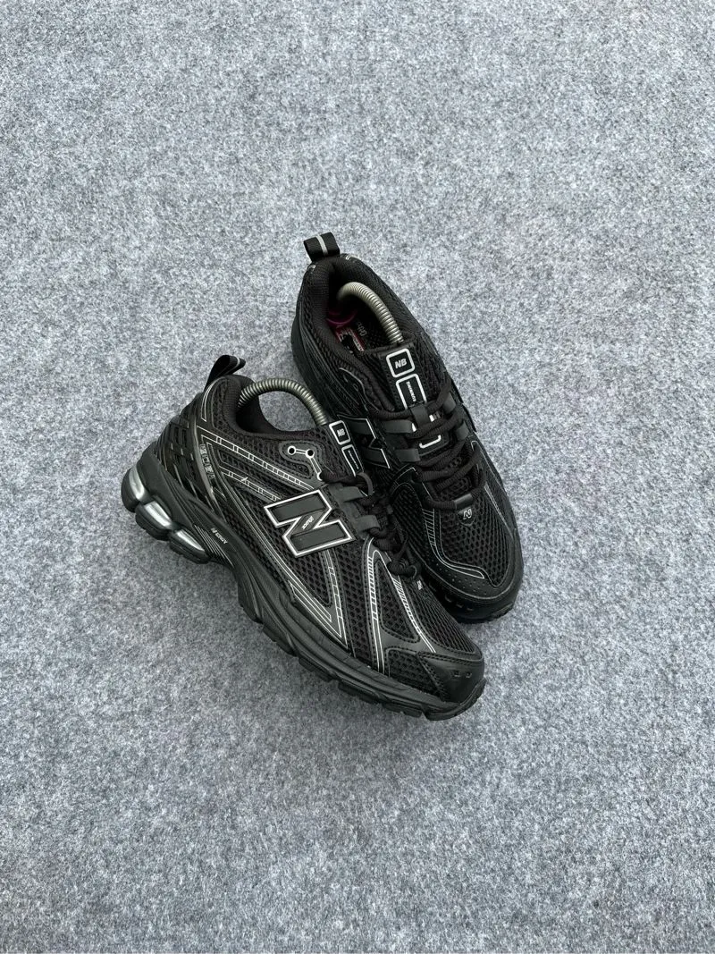 New Balance Gorpcore Casual Sneakers Pria silver black photo 1