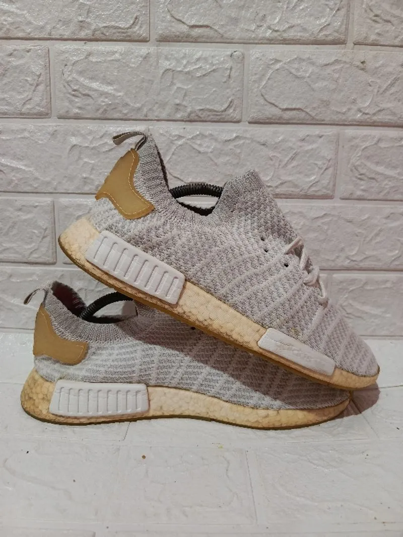 Adidas NMD R1 stlt cloud white photo 1