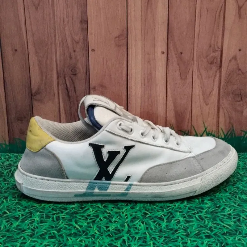 Louis Vuitton Sneakers Authentic Original photo 1